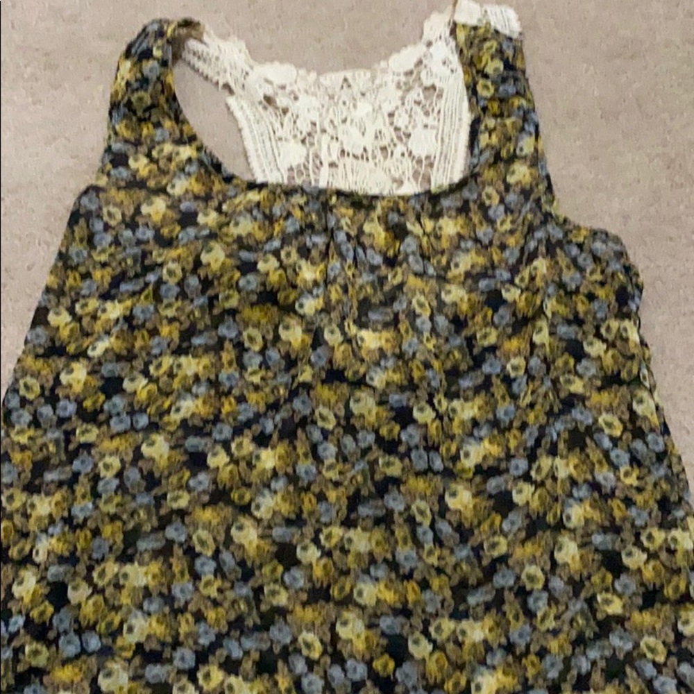 Women’s blouse, with floral details, racerback